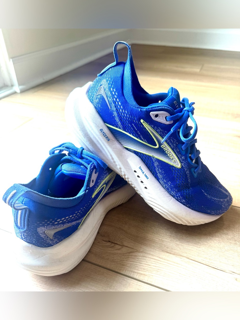 Brooks Glycerin 22 Women’s Size 9 Blue Running Shoes